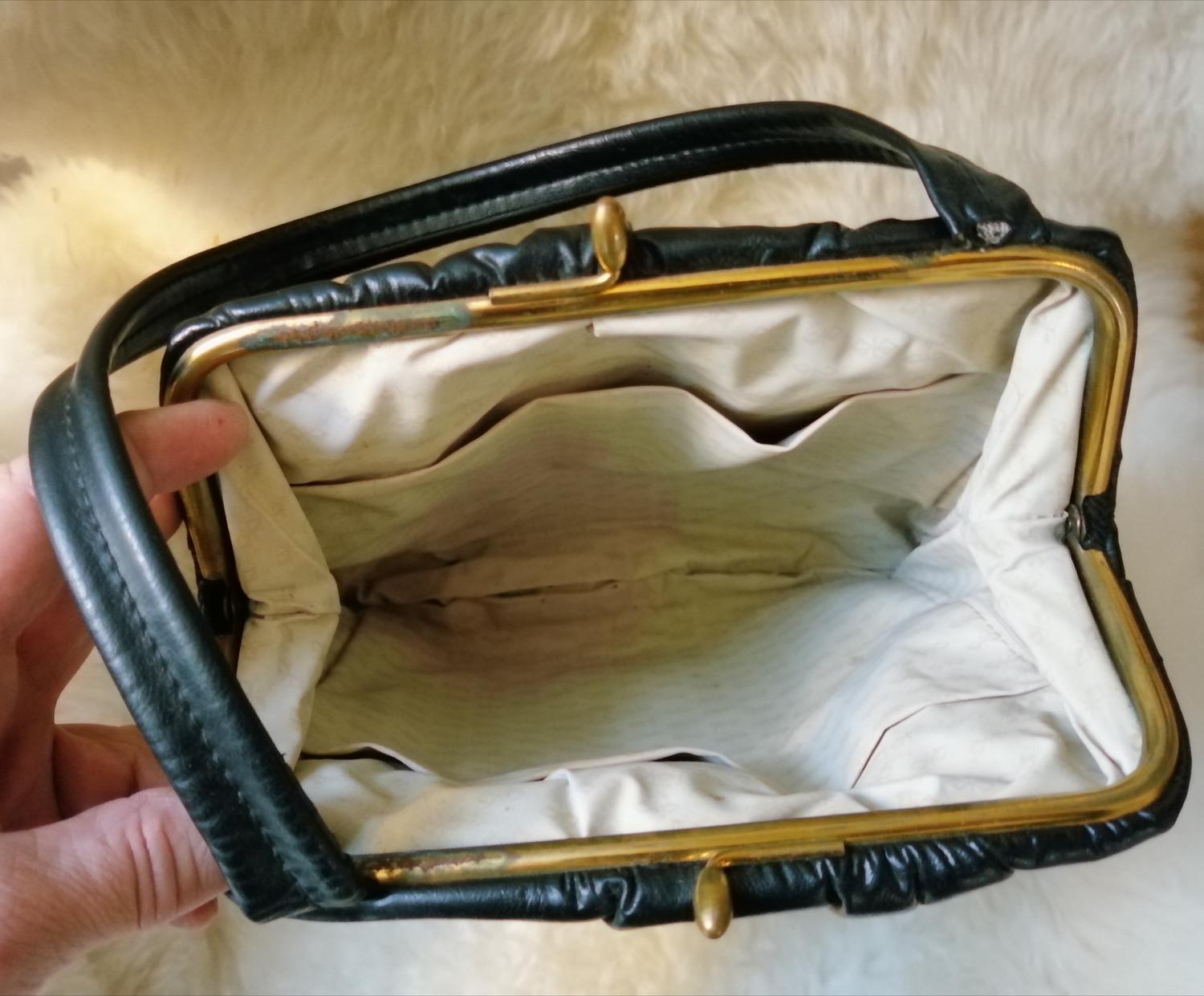 Vintage svart handväska ett kort handtag guldf spänne