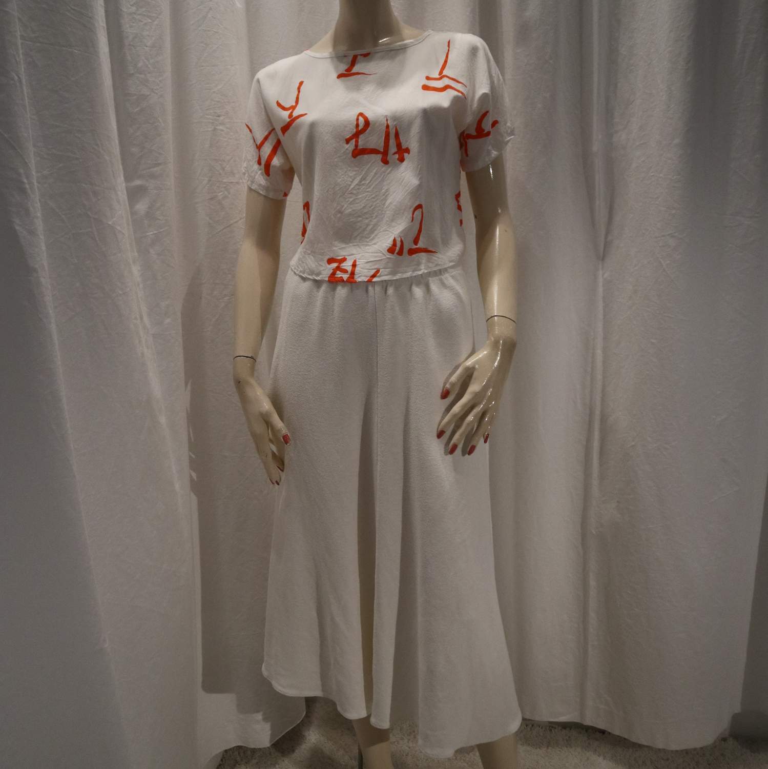 Retro vit klockad kjol strukturrandig resår i midjan 80-tal