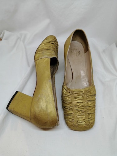 Vintage retro damskor guldfärgade bred hög klack draperade fram stl 39-40