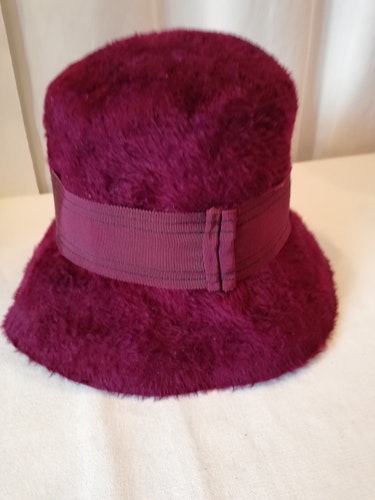 Vintage retro damhatt hatt luddig cyklamenrosa hög kulle kantband vida brätten