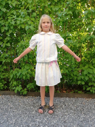 Retro barnkläder flicka pastellfärgad klänning krage rosett ca 8-10 år, 80tal