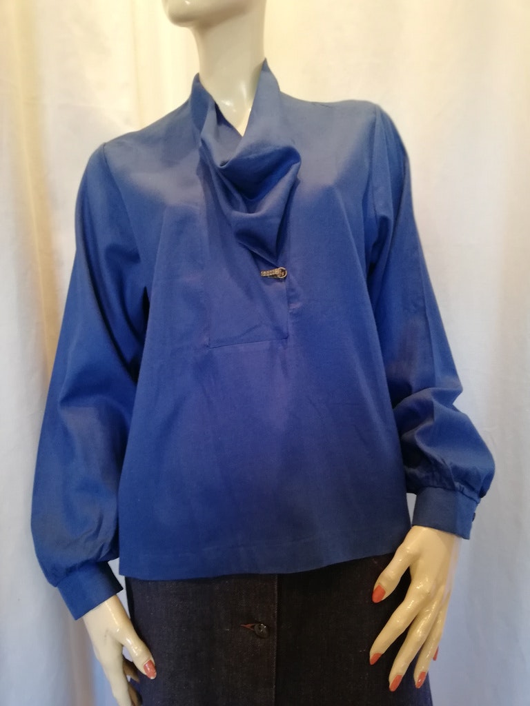 Retro oanvänd/deadstock Bronzella kornblå blus med lasso-krage 80-tal, stl  40 ca - Vintage Corner Österlen