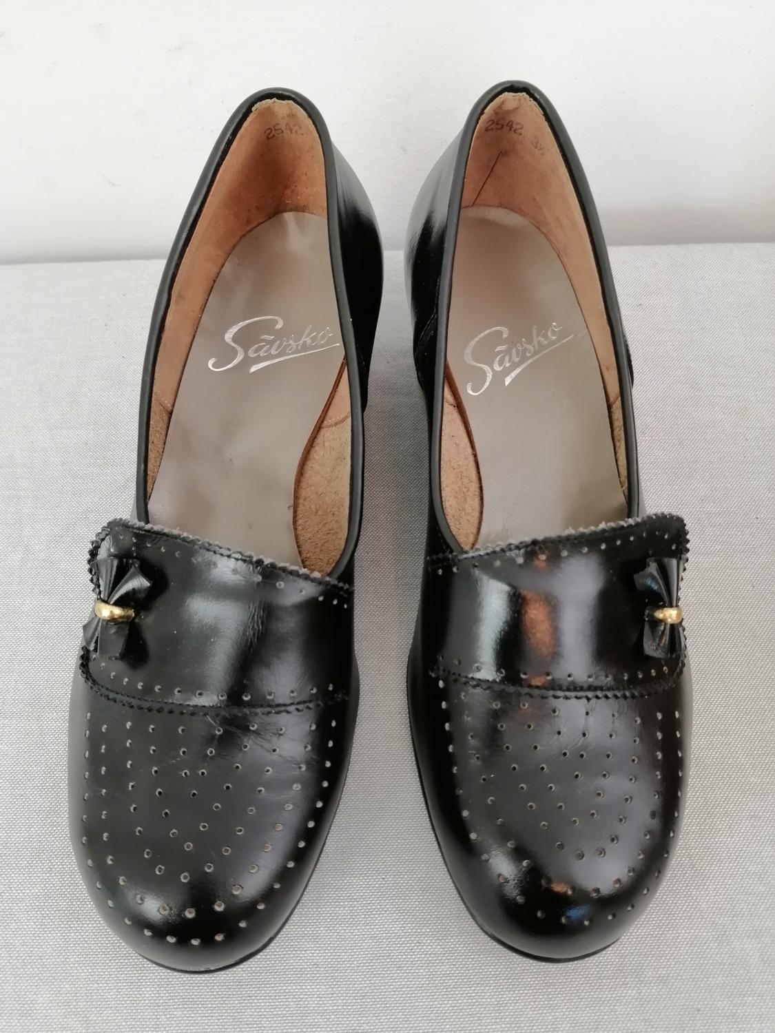 Vintage Sävsko svart sko kilklack dekor hål stl 3,5A ca 36