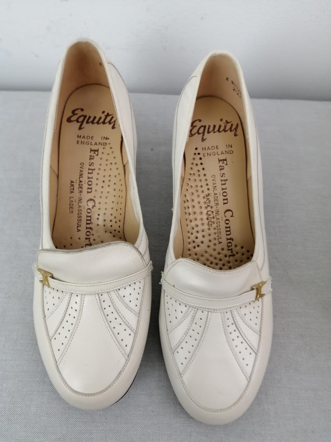 Vintage Equity vit prydlig sko dekor litet spänne stl 3 ca 35