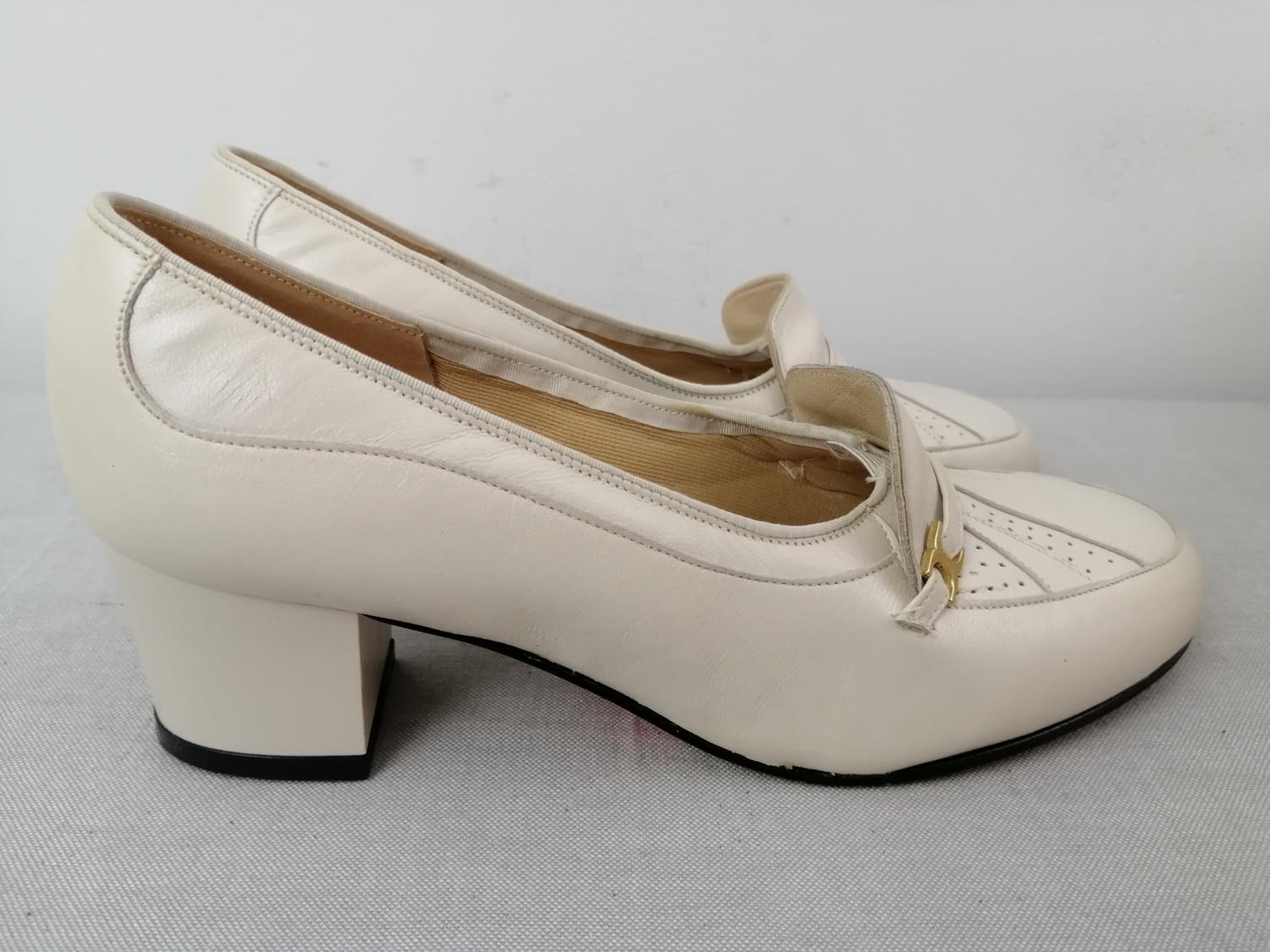 Vintage Equity vit prydlig sko dekor litet spänne stl 3 ca 35