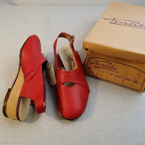 Vintage Nordsko röd sandal slingback kilklack kork stl 3A ca 35