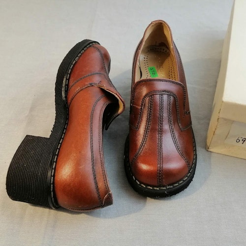 Vintage Comfortable grov brun sko svarta sömmar grov sula stl 3 ca 35