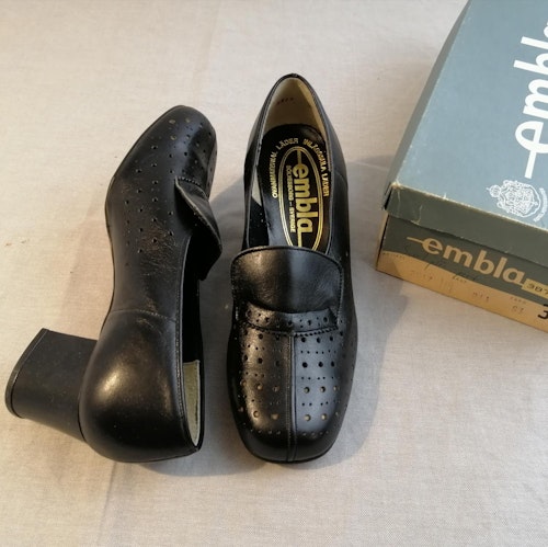 Vintage Embla svart sko plös söt håldekor stl 3,5 ca 36