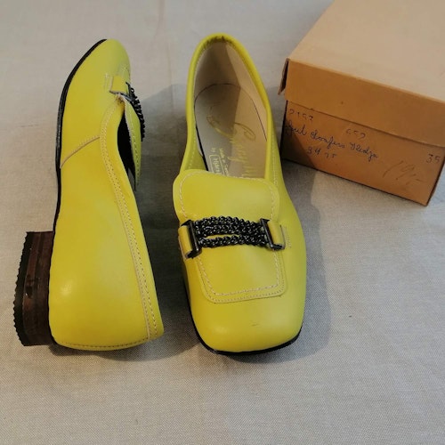Vintage Sunny Maid citrongul loafer med svarta kedjor fram stl 35