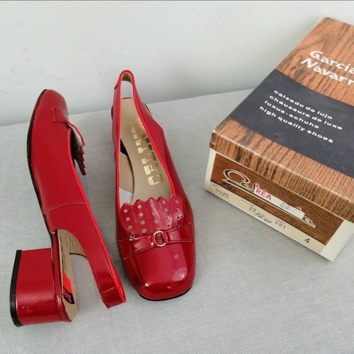 Vintage Celinda röd slingback hålmönstrad plös stl 2,5 ca 35