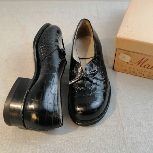 Vintage Maritza svart krokomönstr sko rosett fram stl 2,5 ca 35