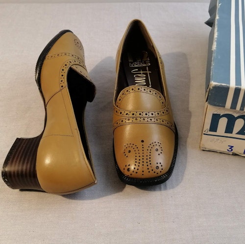 Vintage Merkur Feminetta beige-brun sko mycket hålmönster stl 3 ca 35