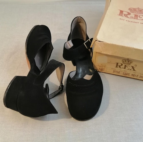 Vintage Rex svart mocka-sko bred vristrem lite klack stl 3 ca 35