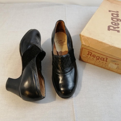 Vintage Regal svart sko mockadetalj rutig plös stl 3,5 ca 36