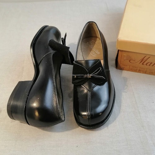 Vintage Maritza svart sko med mockaslejf rosett stl 3,5 ca 36