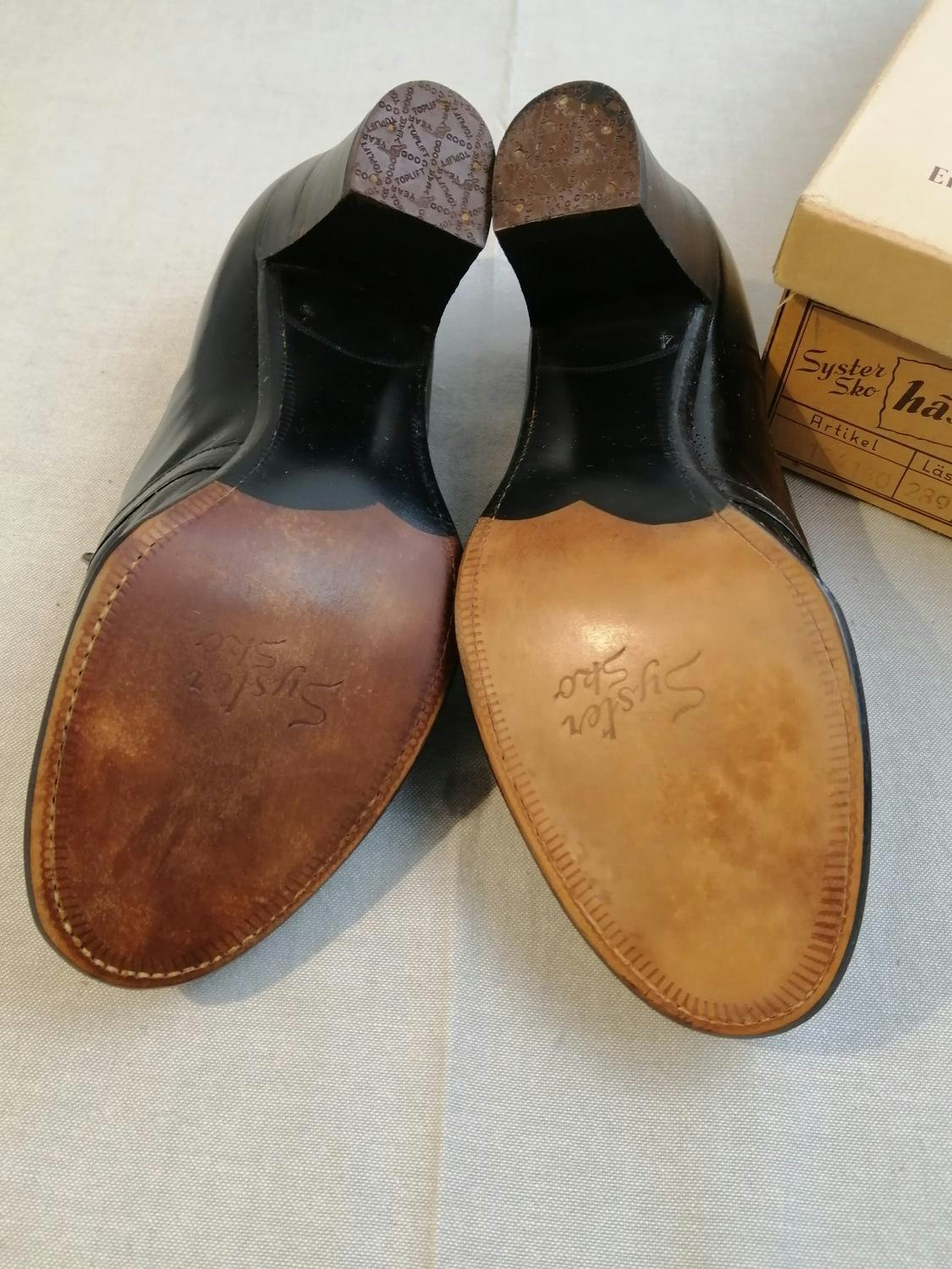 Vintage Hästens Syster-sko svart hål-plös dekorband högre stl 4 ca 37 -  Vintage Corner Österlen