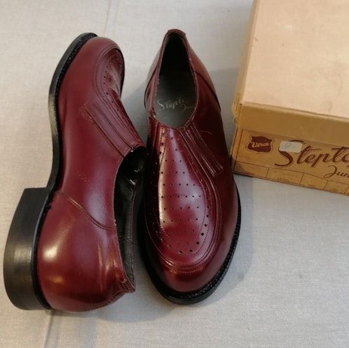 Vintage Stepton Junior vinröd-brun sko resår sidan stl 5,5 ca 38