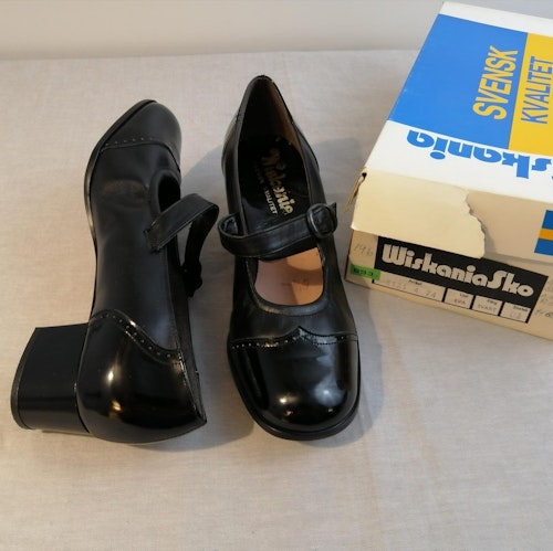 Vintage Wiskania svart sko vristrem lacktå häl halvhöga stl 6,5 ca 40