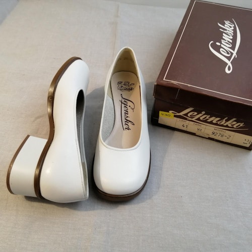 Vintage Lejonsko vit sko lägre bred klack bred tå brun kant stl 7,5 ca 42