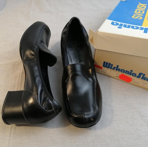 Vintage Wiskania svart loafer halvhög klack resår stl 7 ca 41