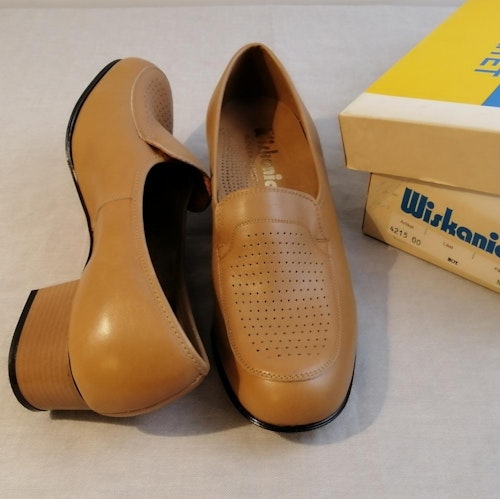 Vintage Wiskania ljust läderf sko typ loafer m klack håldekor fram stl 7,5 ca 42