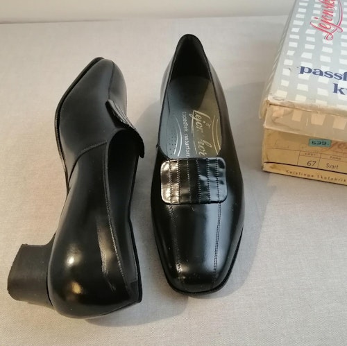 Vintage Lejonsko svart stadig sko plös med lodräta sömmar stl 7 ca 41