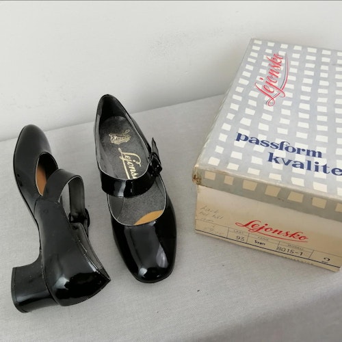 Vintage Lejonsko svart lack-sko rem vristen mörkt spänne stl 2 ca 34