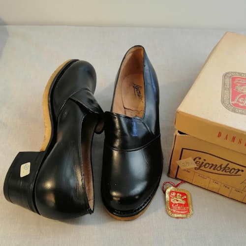 Vintage Lejonskor svart präktig sko halvhög klack gummisula stl 2 ca 34