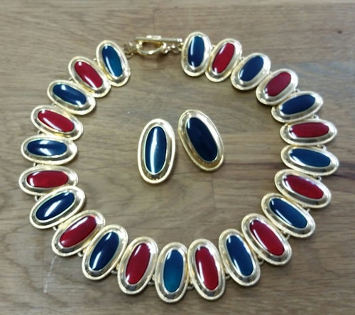 Retro smycke bijouteri maffigt set med stelare halsband och clips i grönt rött