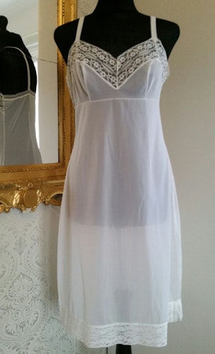 Retro underklänning nylon vitt med spetskant 60-tal, 70-tal