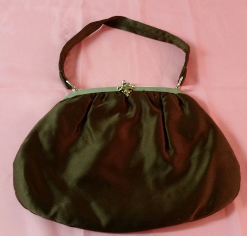 Vintage handväska aftonväska brun sidenaktig med handtag och fint spänne