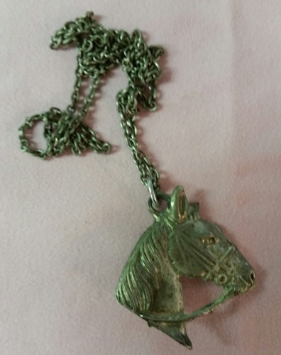 Retro bijouteri smycke hänge och halsband hästhuvud silverfärgat
