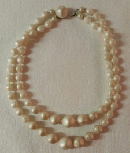 Vintage retro bijouteri smycke pärlhalsband 2-radigt större matta pärlor