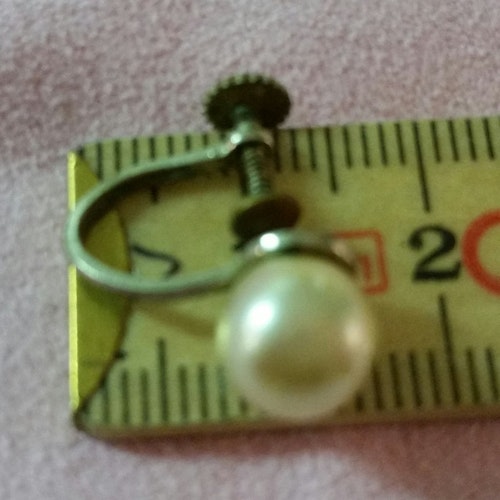 Vintage smycke bijouteri örhänge clips skruvfäste små pärlor