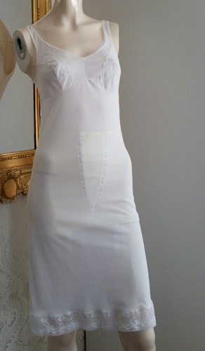 Retro underklänning nylon vit med spetsinfällning 60-tal, 70-tal