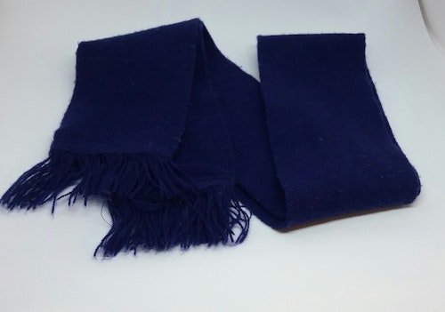 Retro vintage sjal halsduk i akryl blå med fransar, ganska smal