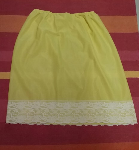 Retro vintage gul kort underkjol i nylon med spets