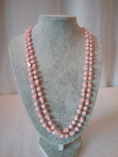 Vintage retro halsband längre rosa plast olikformade pärlor