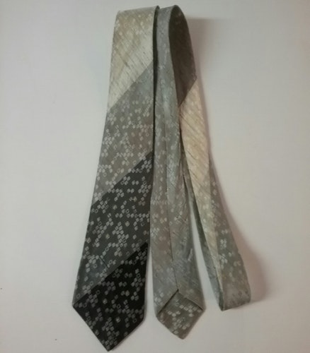 Retro slips ca 70-tal grå i olika nyanser i fält på diagonalen