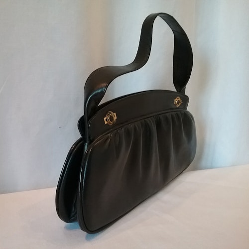 Retro vintage svart handväska avlång med kort handtag