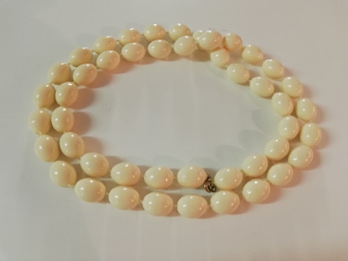 Vintage retro halsband avlånga pärlor i vit-gul plast