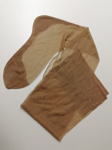 Vintage nylon-strumpor för strumpebandshållare tunna hudfärgade med söm