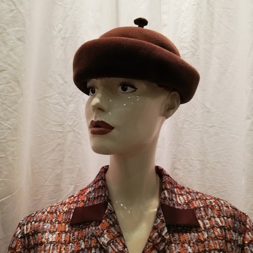 Vintage retro damhatt hatt  brun filt Nordiska Kompaniet med knopp upptill