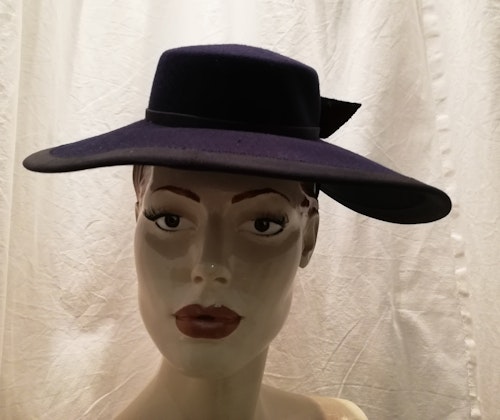 Vintage retro hatt damhatt blå med vidare brätte, ripsband och rosett, hakband