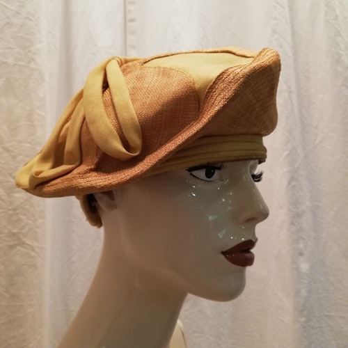 Vintage retro hatt damhatt gul och senapsgul asymmetrisk rolig