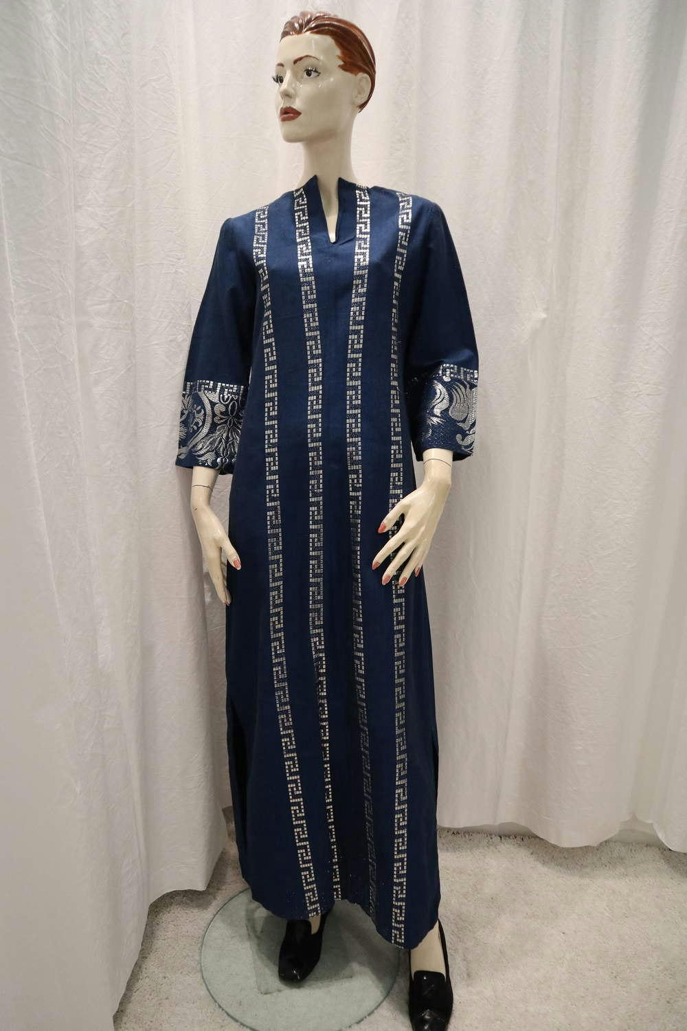 Kaftan lång klänning blå med silvertrådar mönster - Vintage Corner Österlen