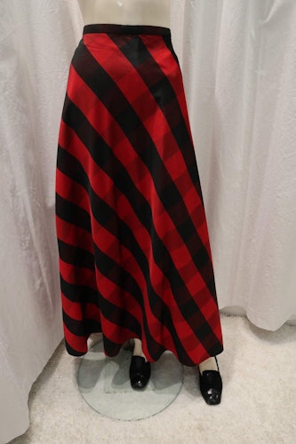 Retro klockad kjol i taft röd- och svart-rutig delvis fodrad