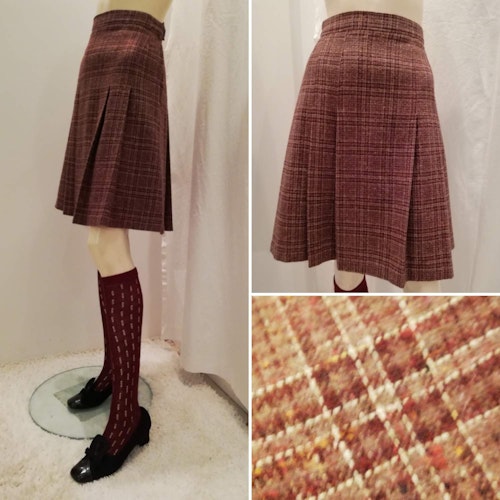 Vintage retro kort kjol vinröd brun naturvit rutig fina lagda veck 7080-tal