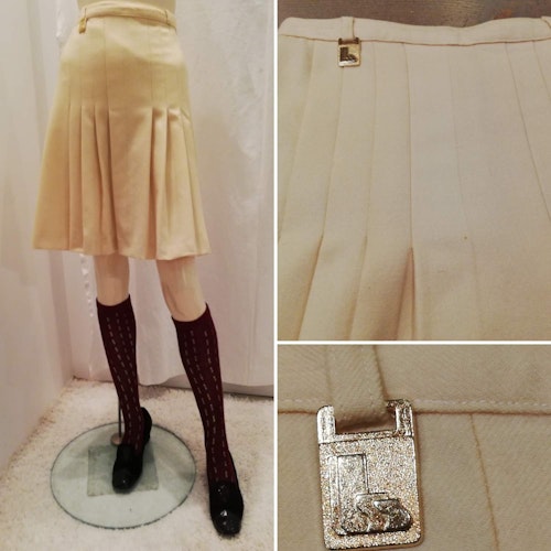 Vintage retro vintervit mjuk kjol veckad fram gångveck baktill 7080-tal