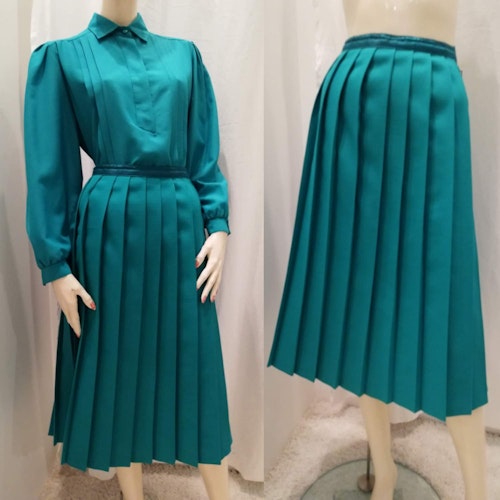 Vintage retro grön jadegrön kjol plisserad fodrad syntet 7080-tal